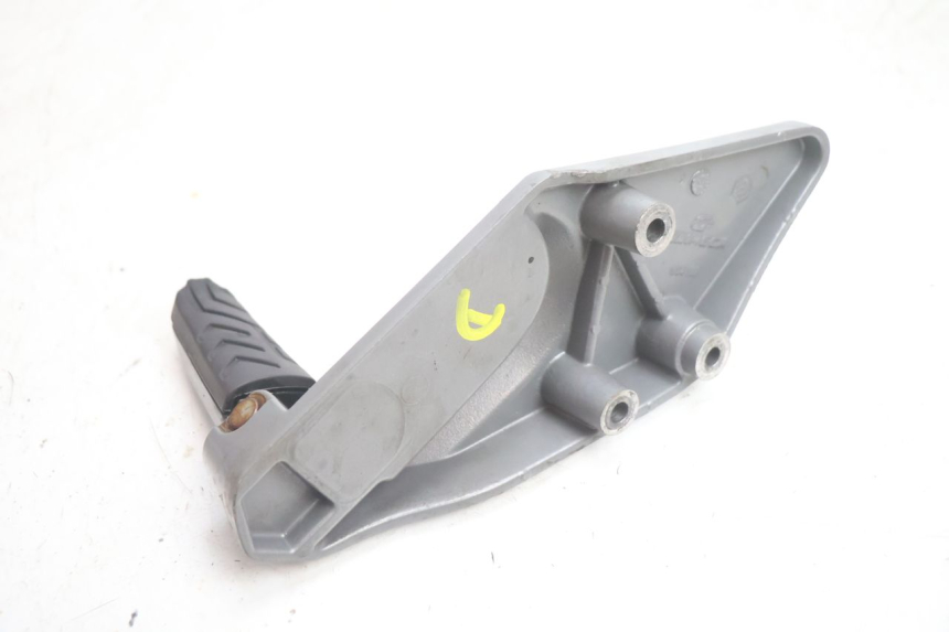 photo de PLATINE CALE PIED ARRIERE DROIT GILERA GP 800 (2007 - 2013) - Vue produit