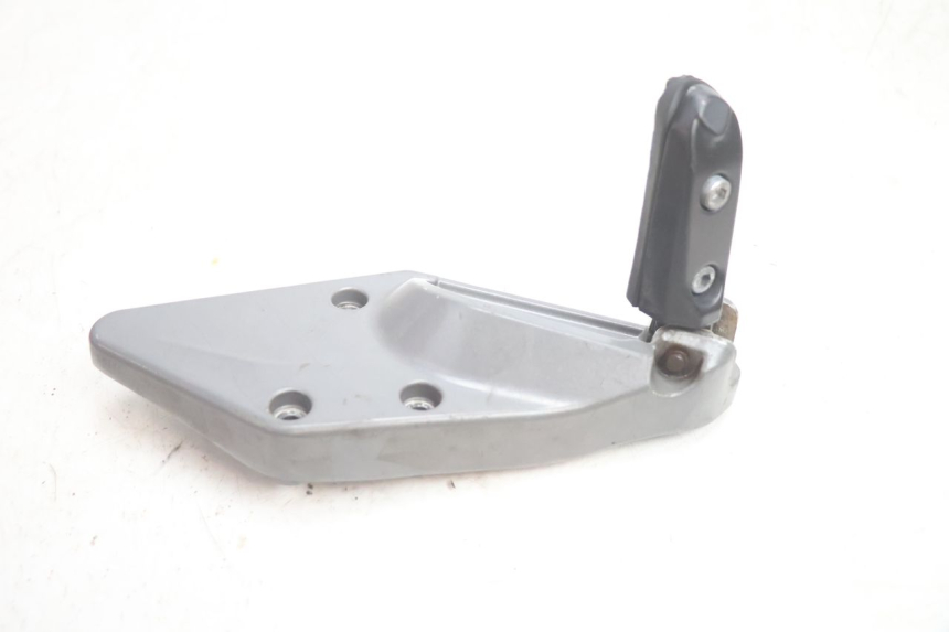 photo de PLATINE CALE PIED ARRIERE DROIT GILERA GP 800 (2007 - 2013) - Autre angle de vue