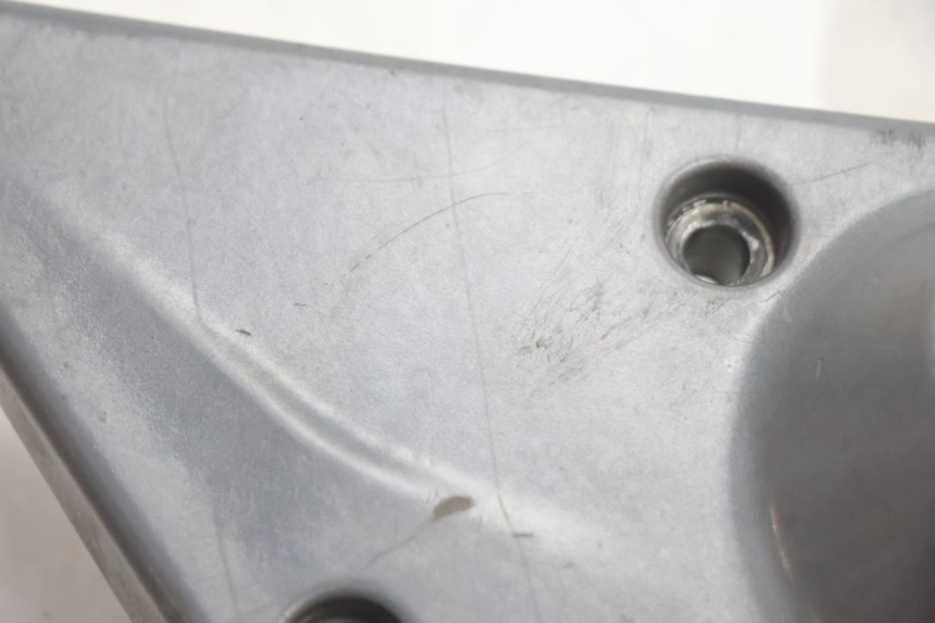 photo de PLATINE CALE PIED ARRIERE DROIT GILERA GP 800 (2007 - 2013) - Points de fixation