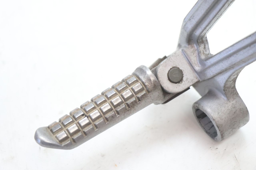 photo de PLATINE CALE PIED ARRIERE DROIT KAWASAKI GPX F ZX750F 750 (1986 - 1990) - Détail de la pièce