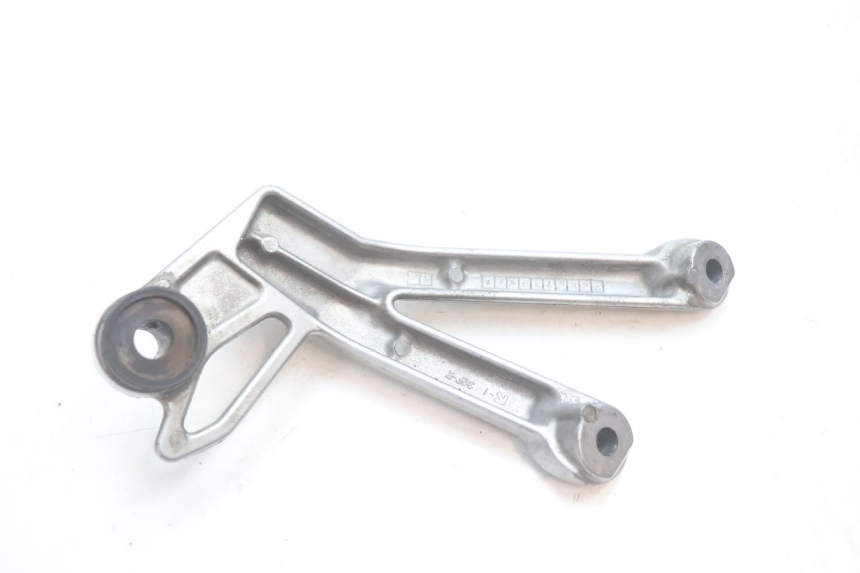photo de PLATINE CALE PIED ARRIERE DROIT SUZUKI GSF N BANDIT 1200 (2001 - 2005) - Gros plan technique