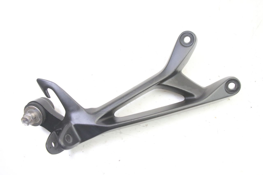 photo de PLATINE CALE PIED ARRIERE DROIT SUZUKI GSR 750 (2011 - 2017)