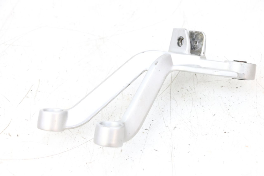 photo de PLATINE CALE PIED ARRIERE DROIT SUZUKI GSXR GSX-R 1000 (2003 - 2004) - Gros plan technique