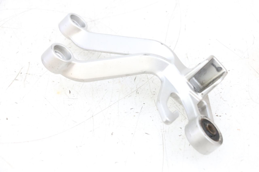 photo de PLATINE CALE PIED ARRIERE DROIT SUZUKI GSXR GSX-R 1000 (2003 - 2004) - Vue d’ensemble