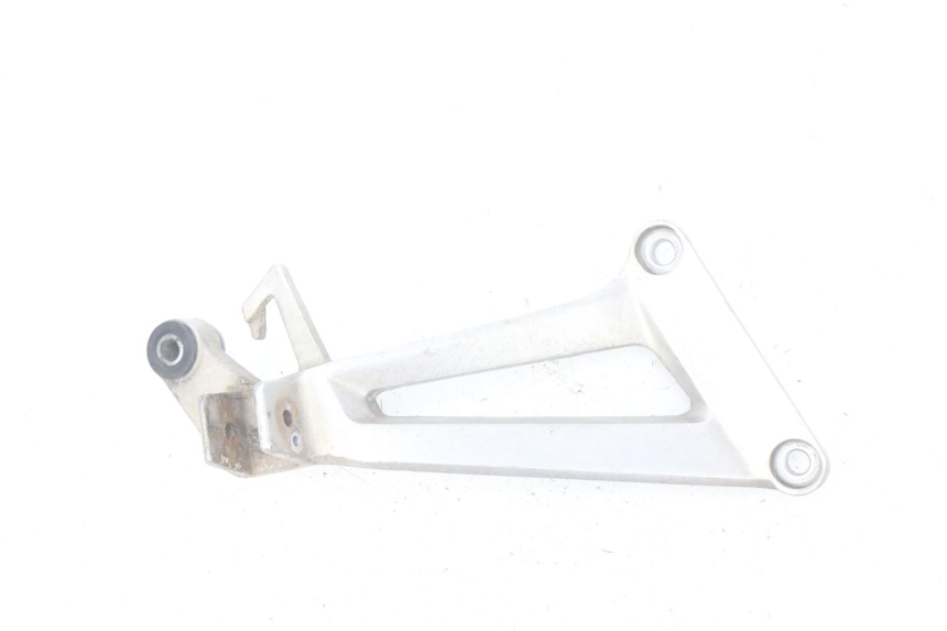 photo de PLATINE CALE PIED ARRIERE DROIT HONDA CBR R 125 (2003 - 2006)