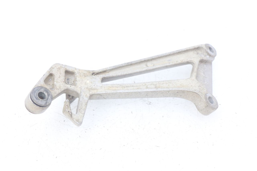 photo de PLATINE CALE PIED ARRIERE DROIT HONDA CBR R 125 (2003 - 2006)