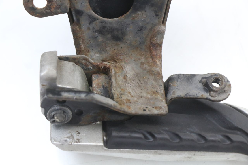 photo de PLATINE CALE PIED ARRIERE DROIT HONDA SH ABS 125 (2012 - 2017)