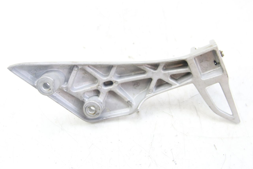 photo de PLATINE CALE PIED ARRIERE DROIT HONDA VISION NSC R 50 (2013 - 2015)