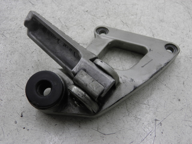 photo de PLATINE CALE PIED ARRIERE DROIT KAWASAKI ZZR 600 (1995 - 2004)