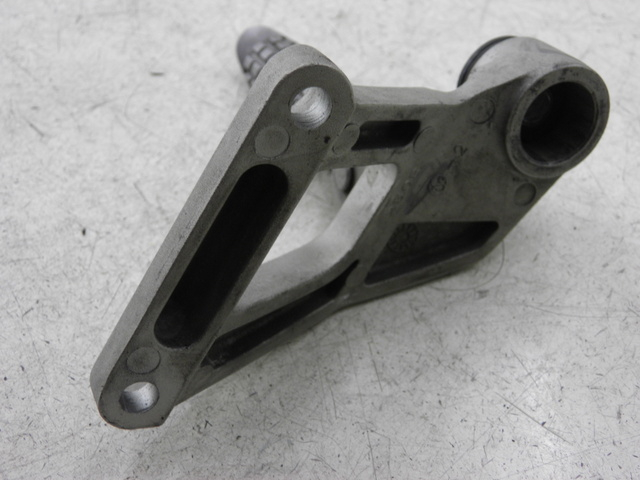 photo de PLATINE CALE PIED ARRIERE DROIT KAWASAKI ZZR 600 (1995 - 2004)