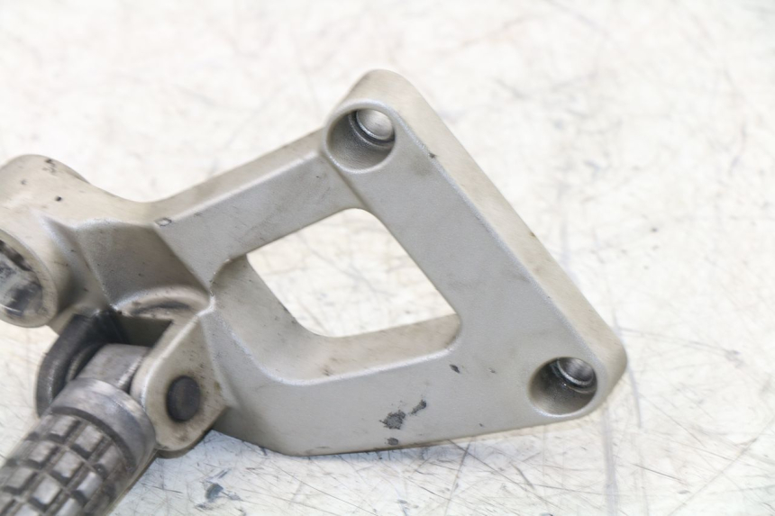 photo de PLATINE CALE PIED ARRIERE DROIT KAWASAKI ZZR 600 (1995 - 2004)