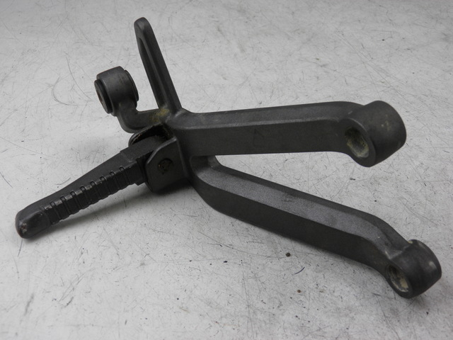 photo de PLATINE CALE PIED ARRIERE DROIT KYMCO QUANNON 125 (2007 - 2014)