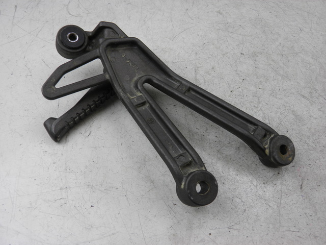 photo de PLATINE CALE PIED ARRIERE DROIT KYMCO QUANNON 125 (2007 - 2014)