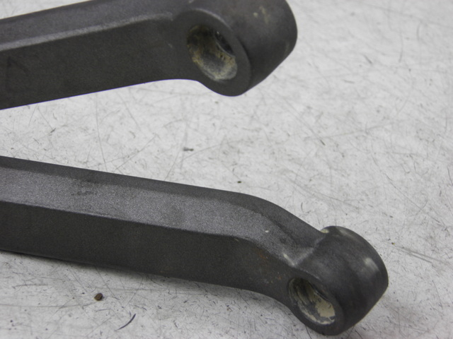 photo de PLATINE CALE PIED ARRIERE DROIT KYMCO QUANNON 125 (2007 - 2014)