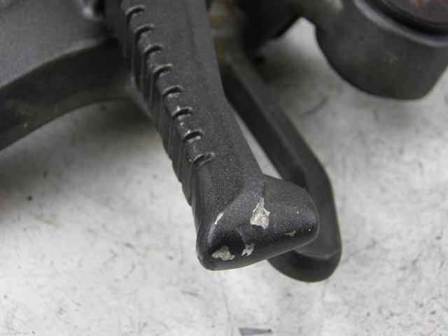 photo de PLATINE CALE PIED ARRIERE DROIT KYMCO QUANNON 125 (2007 - 2014)