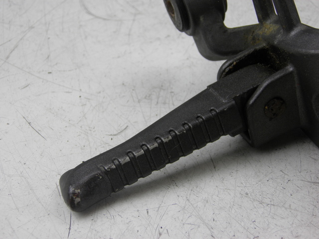 photo de PLATINE CALE PIED ARRIERE DROIT KYMCO QUANNON 125 (2007 - 2014)