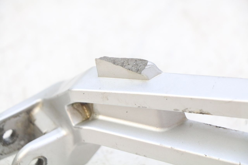 photo de PLATINE CALE PIED ARRIERE DROIT YAMAHA MT ABS 125 (2014 - 2018)