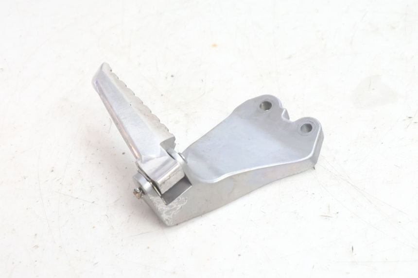 photo de PLATINE CALE PIED ARRIERE DROIT YAMAHA N-MAX NMAX 125 (2021 - 2024) - Détail de la pièce