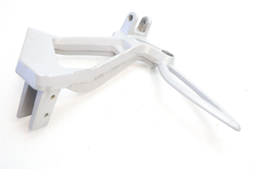 photo de PLATINE CALE PIED ARRIERE DROIT CAN-AM SPYDER RS 1000 (2008 - 2012) - Autre angle de vue