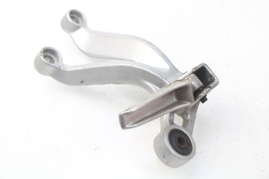 photo de PLATINE CALE PIED ARRIERE DROIT SUZUKI GSX-R GSXR 600 (2001 - 2003)