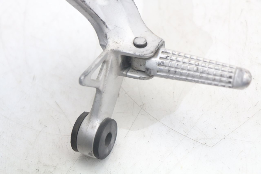 photo de PLATINE CALE PIED ARRIERE DROIT SUZUKI SV N 650 (1999 - 2002)