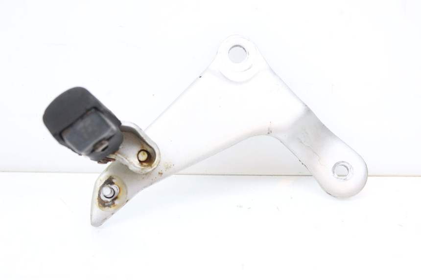 photo de PLATINE CALE PIED ARRIERE DROIT SYM HUSKY 125 (1999 - 2005)
