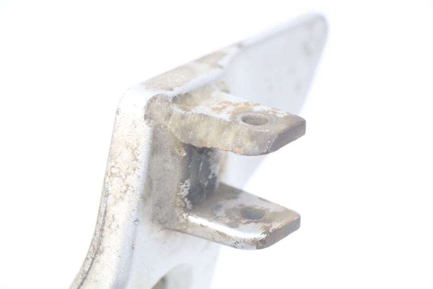 photo de PLATINE CALE PIED ARRIERE DROIT SUZUKI XF FREEWIND 650 (1997 - 2003) - Détail de la pièce