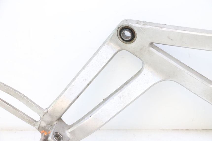 photo de PLATINE CALE PIED ARRIERE DROIT HONDA XRV AFRICA TWIN 750 (1990 - 1992) - Détails caractéristiques