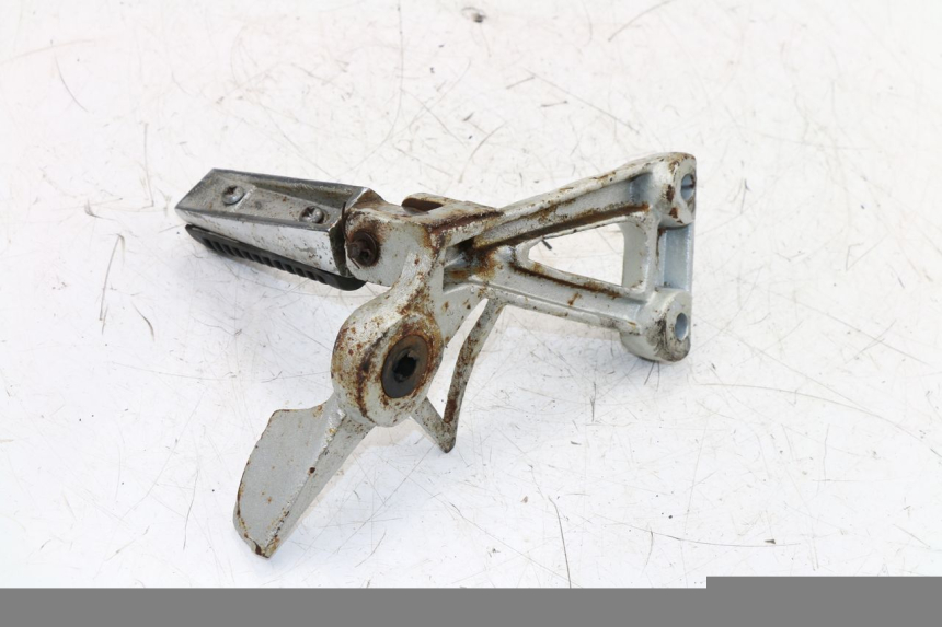 photo de PLATINE CALE PIED ARRIERE DROIT KINROAD XT125-19 ROAD KING 125 (2010 - 2012)