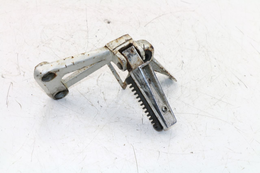 photo de PLATINE CALE PIED ARRIERE DROIT KINROAD XT125-19 ROAD KING 125 (2010 - 2012)