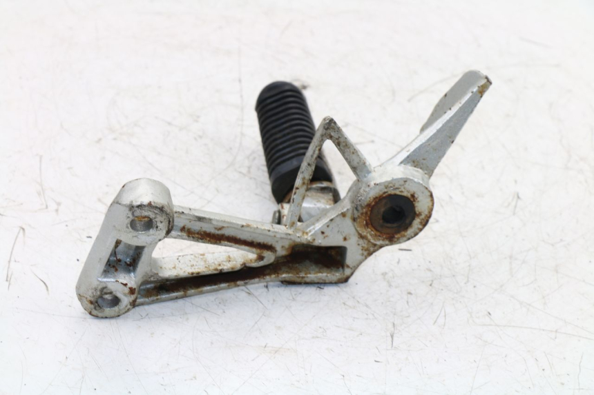 photo de PLATINE CALE PIED ARRIERE DROIT KINROAD XT125-19 ROAD KING 125 (2010 - 2012)