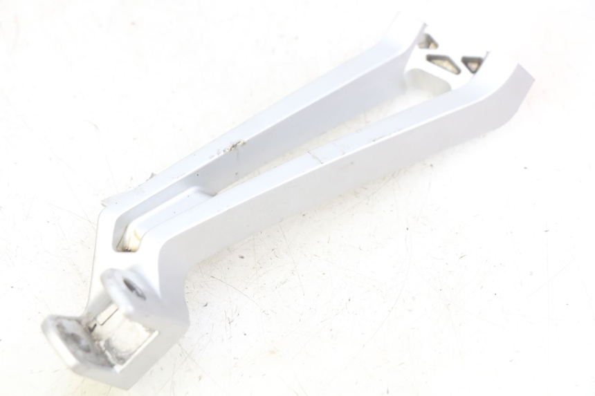 photo de PLATINE CALE PIED ARRIERE DROIT YAMAHA MT ABS 125 (2014 - 2018)