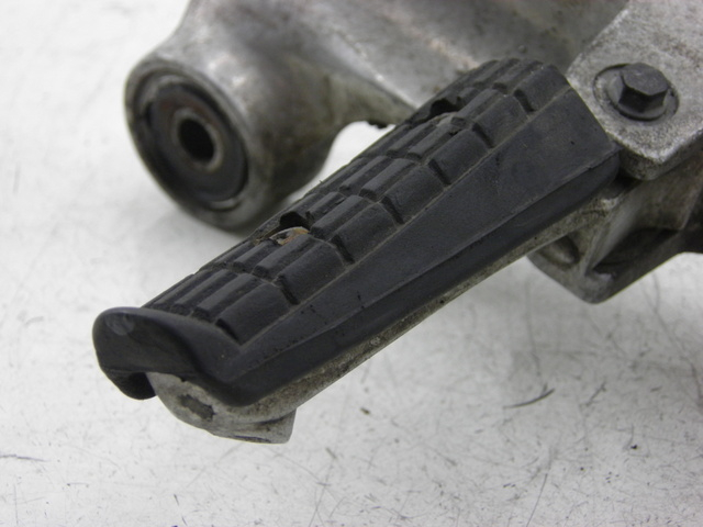 photo de PLATINE CALE PIED ARRIERE DROIT YAMAHA TDM 850 (1996 - 2001)