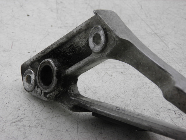 photo de PLATINE CALE PIED ARRIERE DROIT YAMAHA TDM 850 (1996 - 2001)