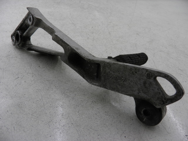 photo de PLATINE CALE PIED ARRIERE DROIT YAMAHA TDM 850 (1996 - 2001)