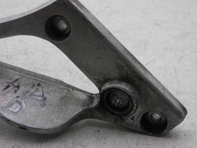 photo de PLATINE CALE PIED ARRIERE DROIT YAMAHA TDM 850 (1996 - 2001)