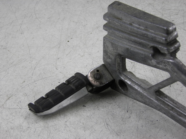 photo de PLATINE CALE PIED ARRIERE DROIT YAMAHA XJ F 900 (1983 - 1994)