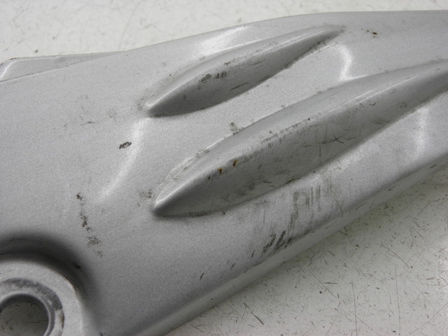 photo de PLATINE CALE PIED ARRIERE DROIT YAMAHA YBR CUSTOM 125 (2008 - 2010)