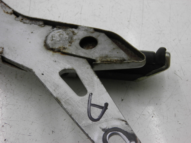 photo de PLATINE CALE PIED ARRIERE DROIT YAMAHA YBR CUSTOM 125 (2008 - 2010)