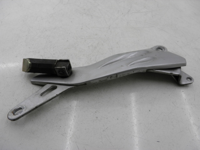 photo de PLATINE CALE PIED ARRIERE DROIT YAMAHA YBR CUSTOM 125 (2008 - 2010)
