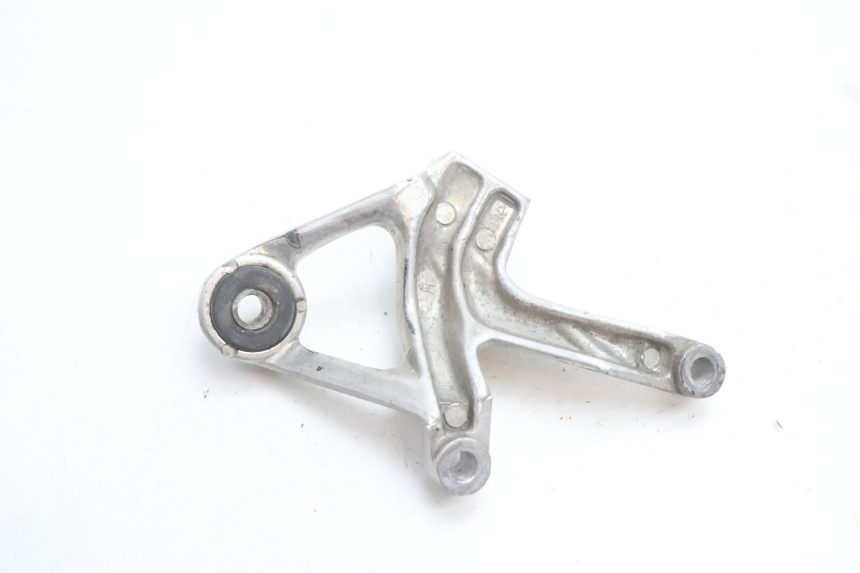 photo de PLATINE CALE PIED ARRIERE DROIT YAMAHA YZF R GENESIS 750 (1993 - 1998) - Gros plan technique