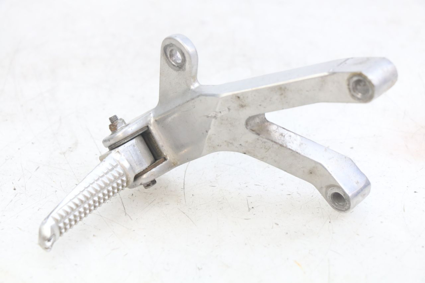 photo de PLATINE CALE PIED ARRIERE DROIT YAMAHA YZF R THUNDERCAT 600 (1996 - 2003)
