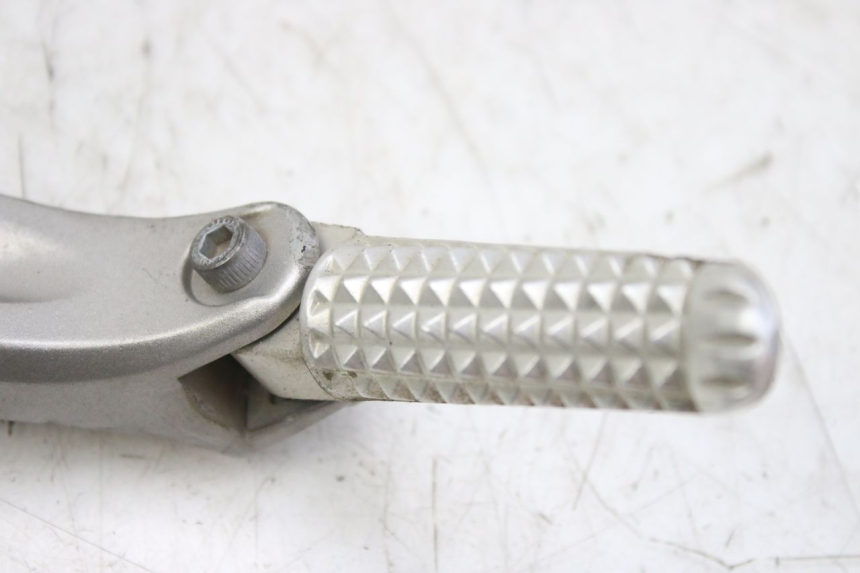 photo de PLATINE CALE PIED ARRIERE DROIT YAMAHA YZF R1 1000 (2007 - 2008)