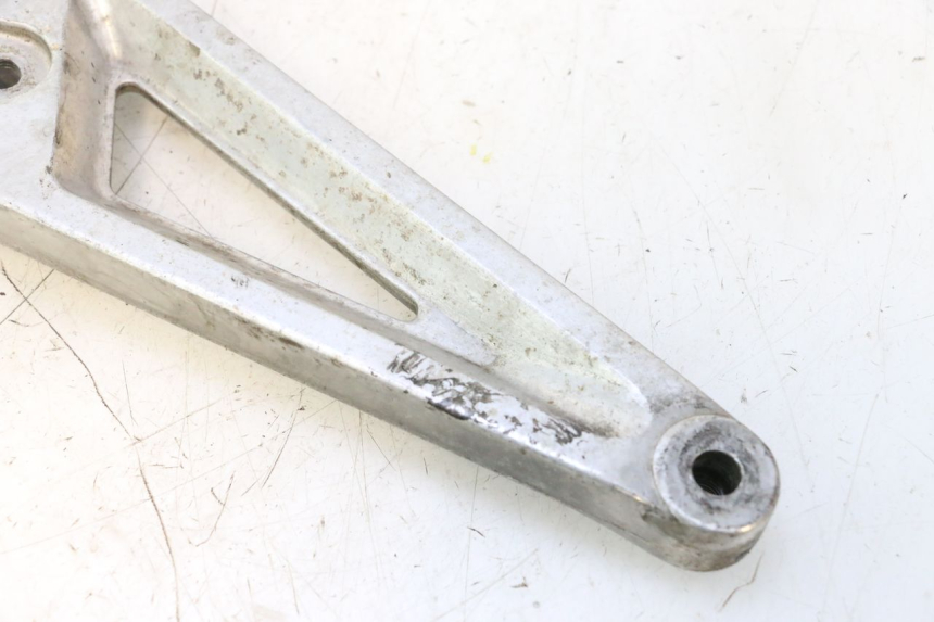 photo de PLATINE CALE PIED ARRIERE GAUCHE HONDA CB TWO FIFTY 250 (1991 - 2002) - Zoom état d’usage