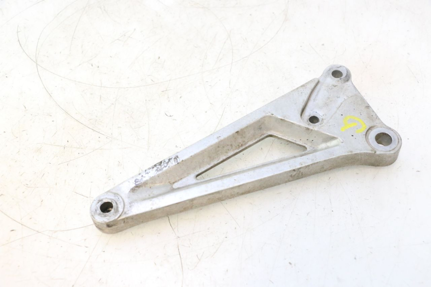 photo de PLATINE CALE PIED ARRIERE GAUCHE HONDA CB TWO FIFTY 250 (1991 - 2002) - Autre angle de vue