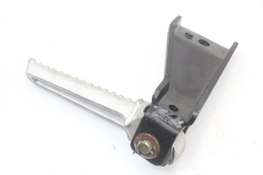 photo de Rear left footrest mounting plate DAELIM A-FOUR 2T 50 (2005 - 2012)