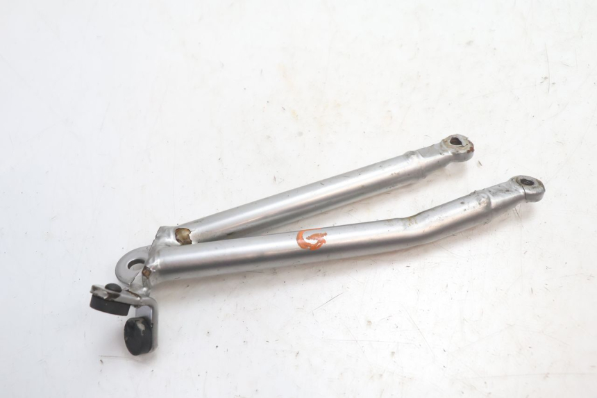 photo de PLATINE CALE PIED ARRIERE GAUCHE HM HONDA DERAPAGE 50 (2007 - 2009) - Autre angle de vue