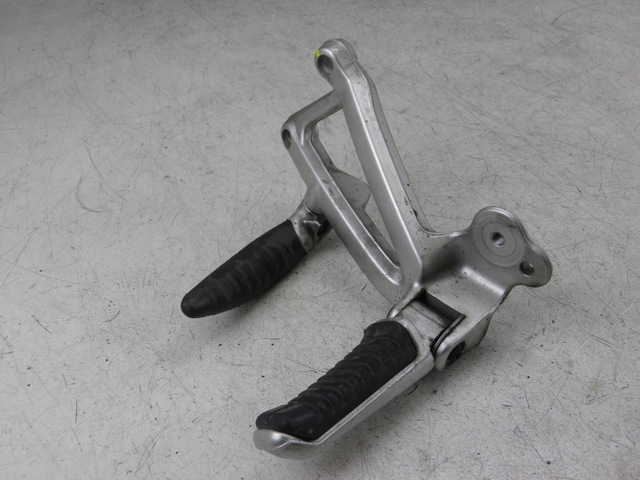 photo de PLATINE CALE PIED ARRIERE GAUCHE DUCATI ST3 ABS 992 (2006 - 2007)