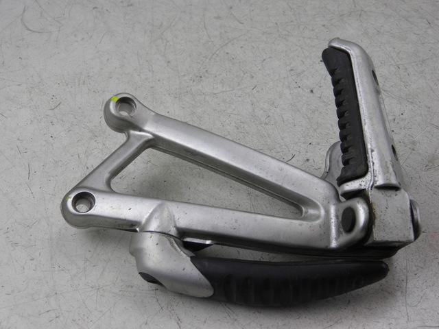 photo de PLATINE CALE PIED ARRIERE GAUCHE DUCATI ST3 ABS 992 (2006 - 2007)