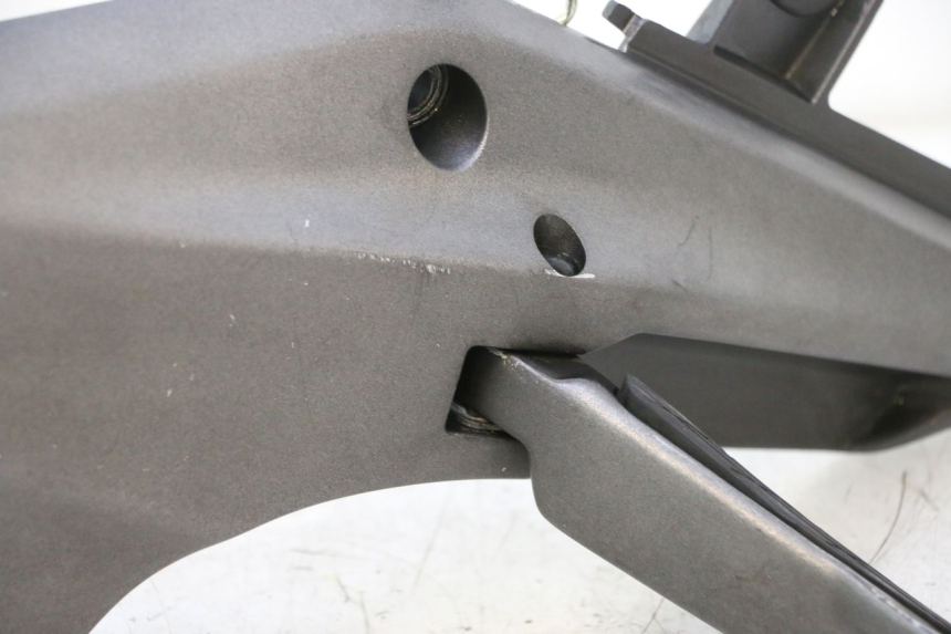 photo de PLATINE CALE PIED ARRIERE GAUCHE HONDA FJS SILVER WING SILVERWING 400 (2005 - 2008) - Détails caractéristiques